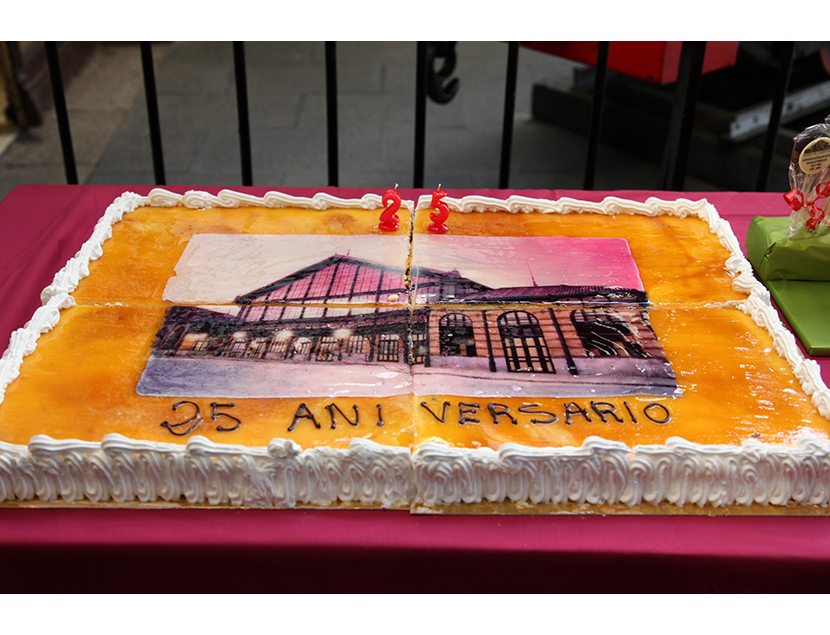Tarta de celebraci�n del 25 aniversario del Museo del Ferrocarril de Madrid 1984-2009
