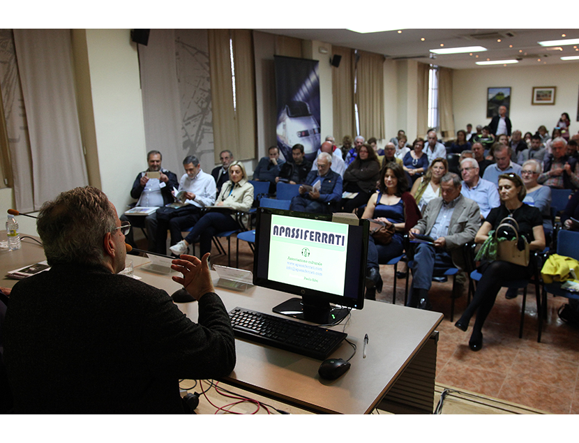 Conferencia de la asociaci�n cultural italiana Apassiferrati durante la Jornada de Puertas Abiertas 2016