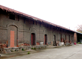 Vista general del muelle cubierto de mercanc�as
