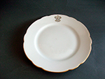 Plato llano de la Compagnie Internationale des Wagon-Lits, CIWL. Gu�rin, porcelana Limoges, Francia (porcelana, ca. 1901-1932) - Pieza IG: 06405