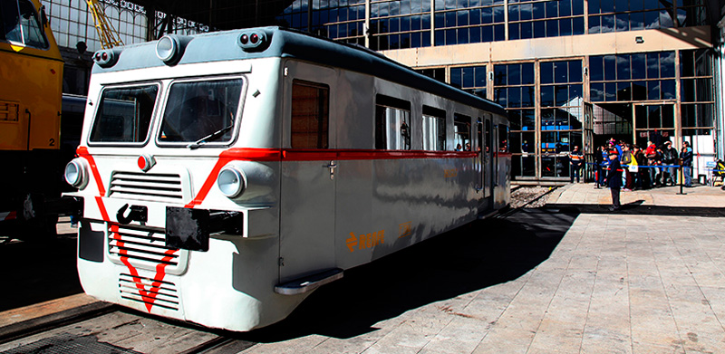 Automotor di�sel 590-021-2 'Zaragoza'