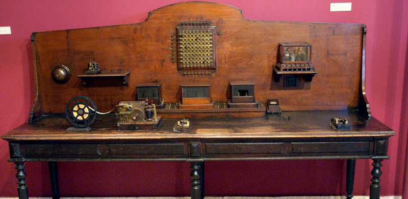 Mesa de tel�grafo