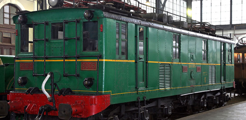 Locomotora el�ctrica 6005
