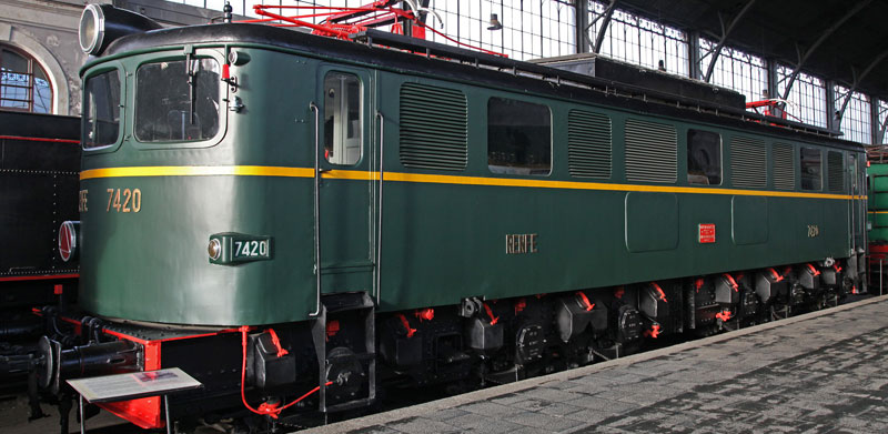 Locomotora el�ctrica 7420