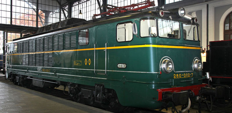 Locomotora el�ctrica 10002