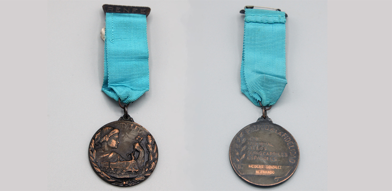 Medalla premio a la Fidelidad concedida a Nicol�s Gonz�lez Hernando