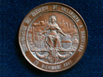 Medalla conmemorativa de la inauguraci�n del Ferrocarril Villanueva-Barcelona, 29 de diciembre de 1881 (Grab. Francisco Sala S�nchez, Inv. Ram�n Padr� y Pijoan, Barcelona, 1881) - Pieza IG: 00776