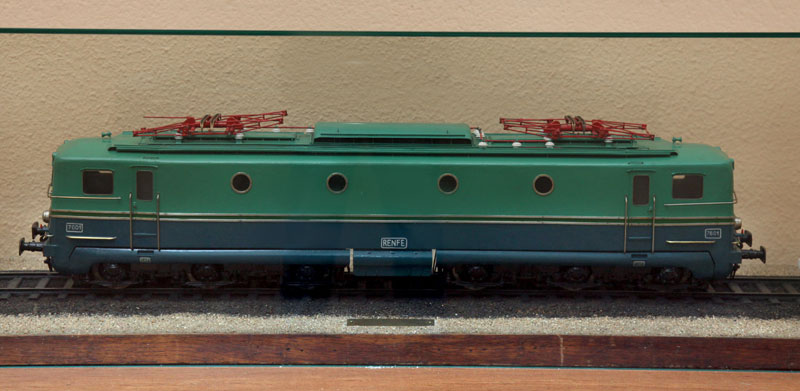 Modelo de locomotora el�ctrica Serie 7600 de RENFE