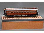 Modelo de coche de 2� clase con balconcillos y lintern�n. Escala 1:32. Medidas: 24 x 50 x 17 cm. (d�caca 1990). Donaci�n: Santos de la Fuente Deleito - Pieza IG: 05266