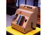 M�quina Hugin expendedora de billetes (Hugin Kassaregister AB, Suecia, ca. 1967-1999 - Pieza IG: 02668