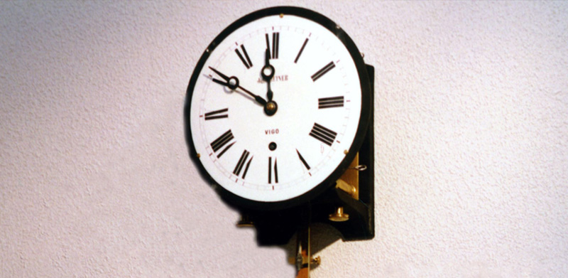 Reloj de caja alta