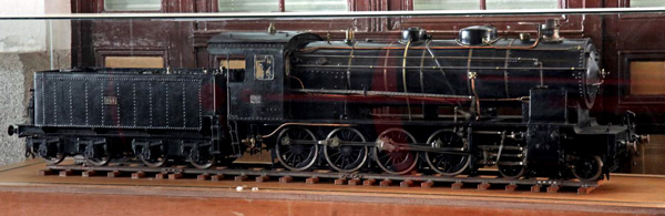 Modelo de locomotora de vapor de la serie 1100 de la compa��a MZA